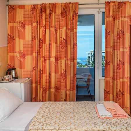 Apartments Pod Lozom With Seaview Petrovac Bilik gambar