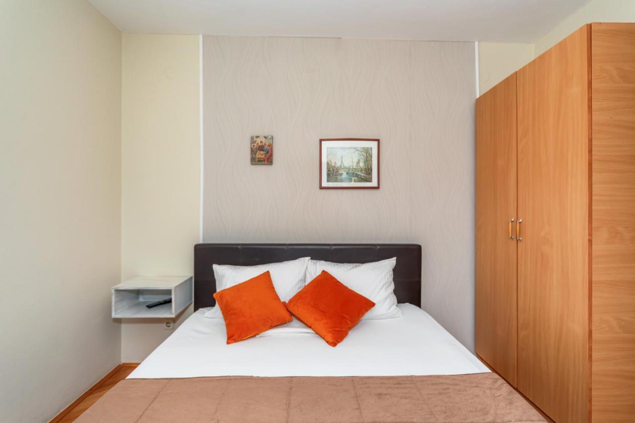 Apartments Pod Lozom With Seaview Petrovac Bilik gambar