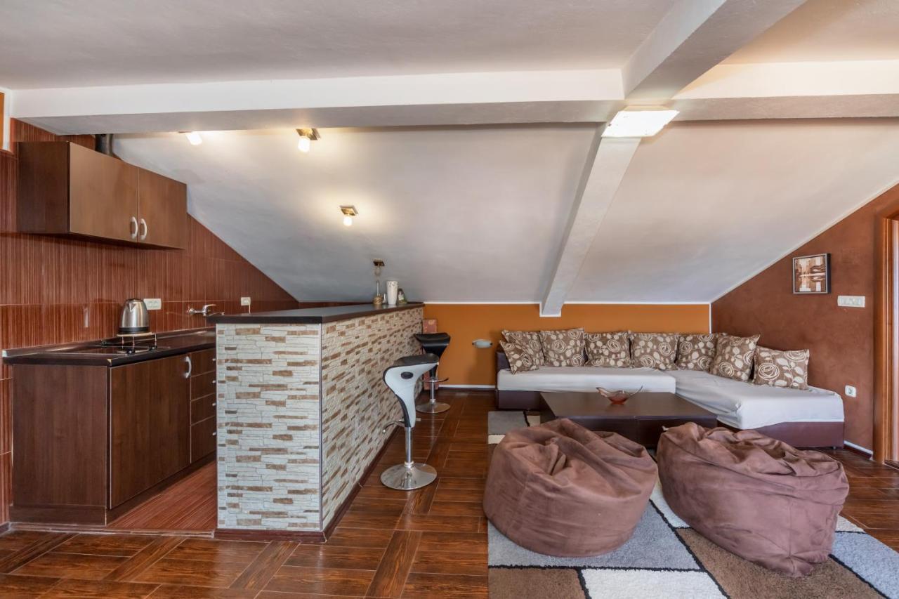 Apartments Pod Lozom With Seaview Petrovac Bilik gambar