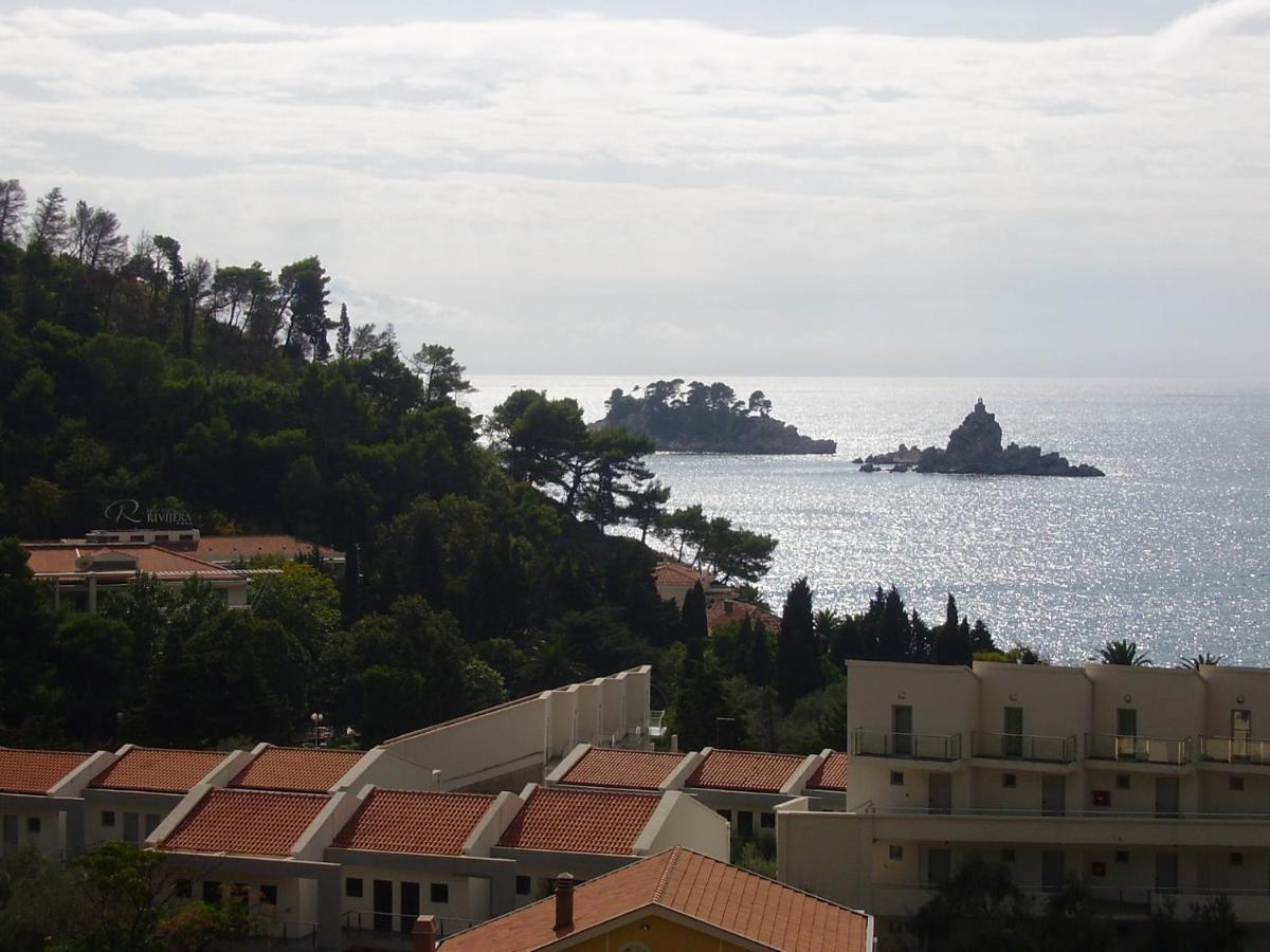 Apartments Pod Lozom With Seaview Petrovac Bilik gambar