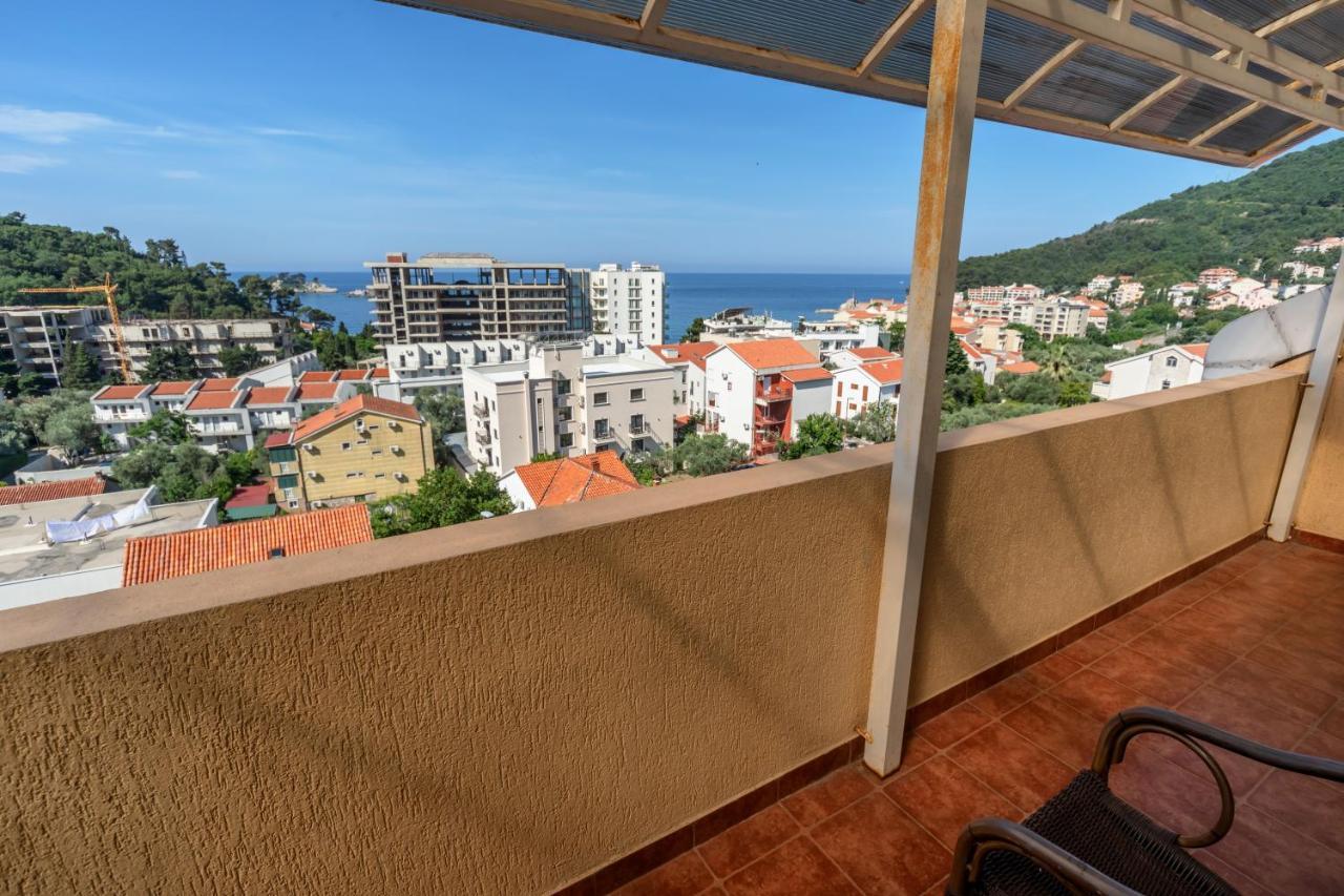 Apartments Pod Lozom With Seaview Petrovac Bilik gambar