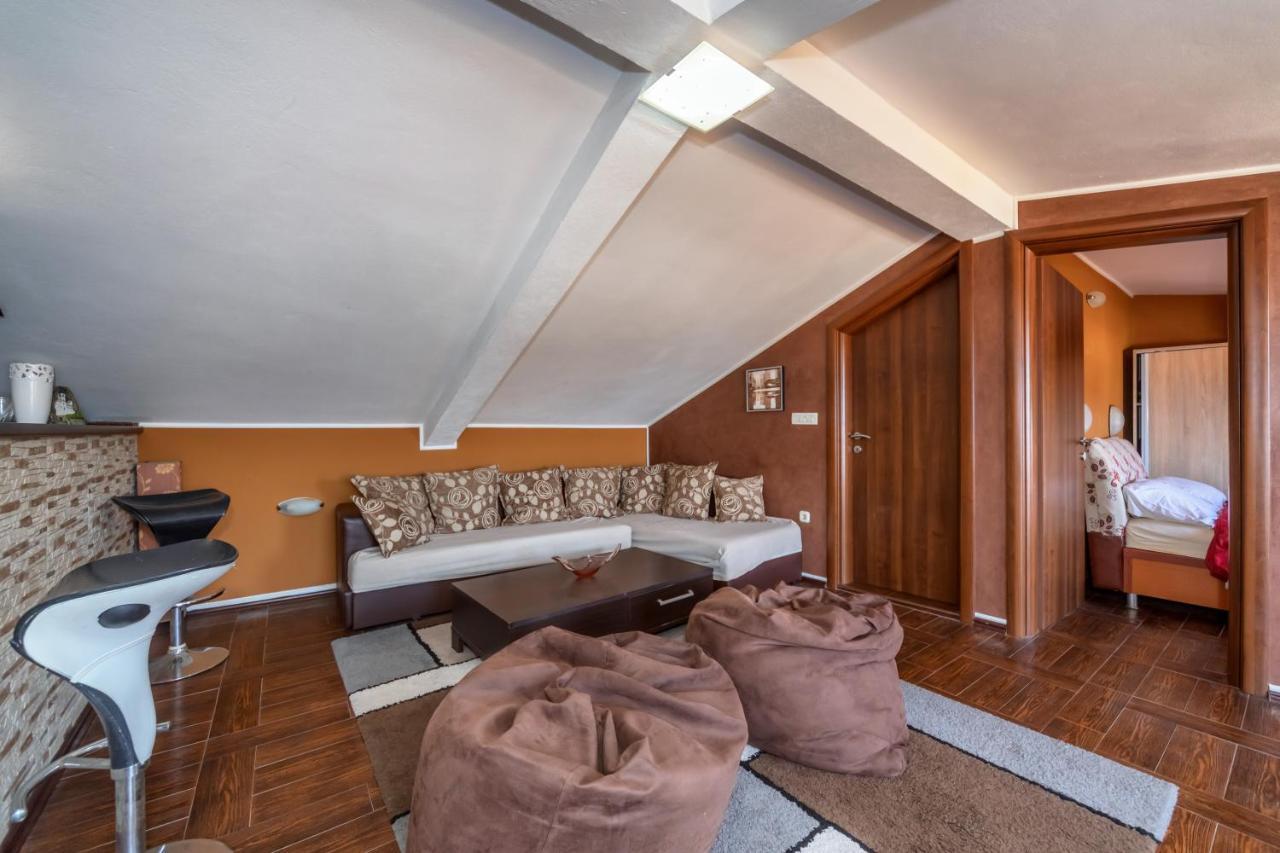 Apartments Pod Lozom With Seaview Petrovac Bilik gambar