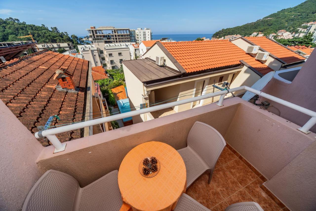 Apartments Pod Lozom With Seaview Petrovac Bilik gambar