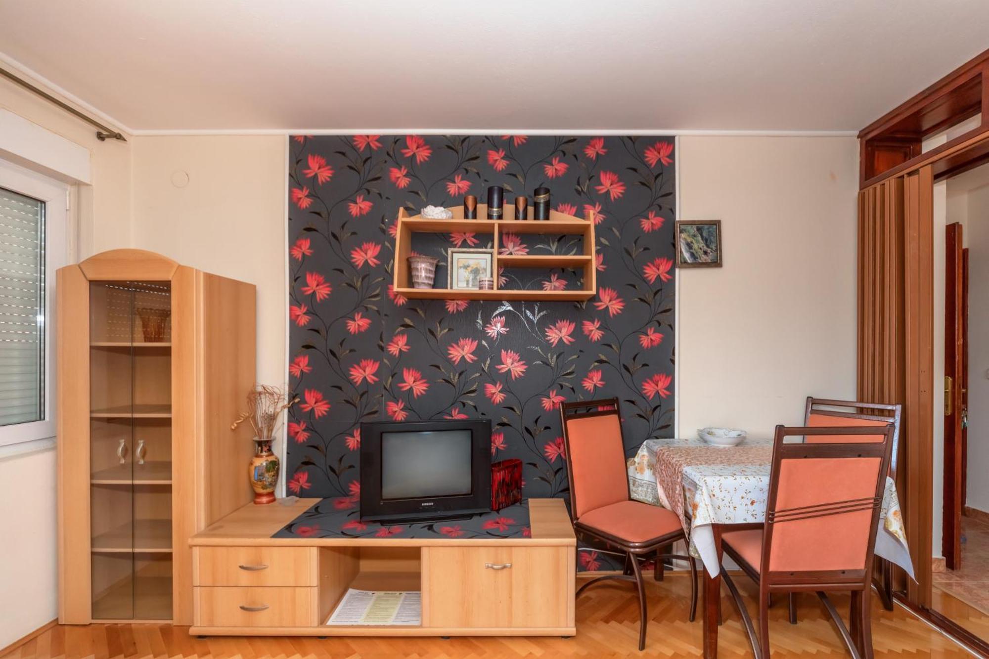 Apartments Pod Lozom With Seaview Petrovac Bilik gambar