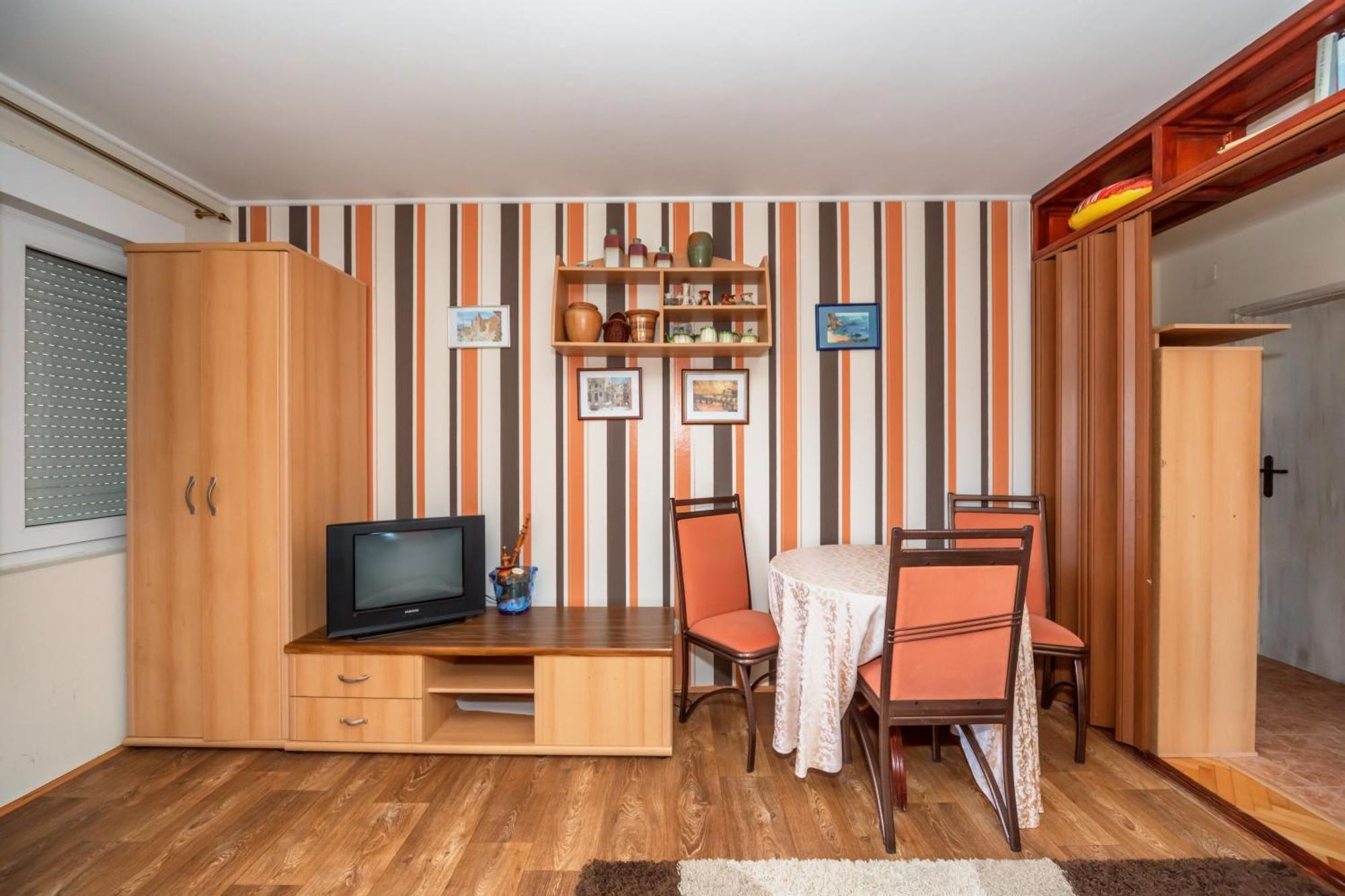 Apartments Pod Lozom With Seaview Petrovac Bilik gambar