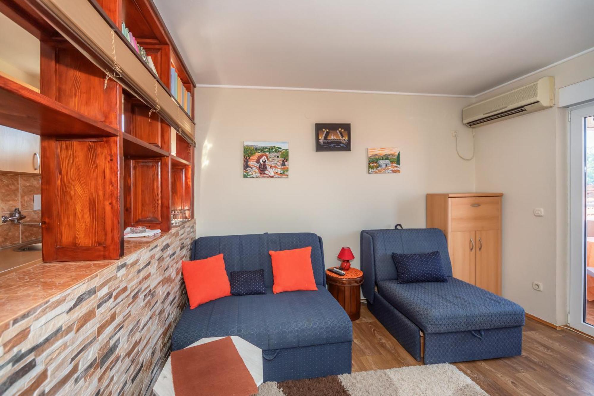 Apartments Pod Lozom With Seaview Petrovac Bilik gambar