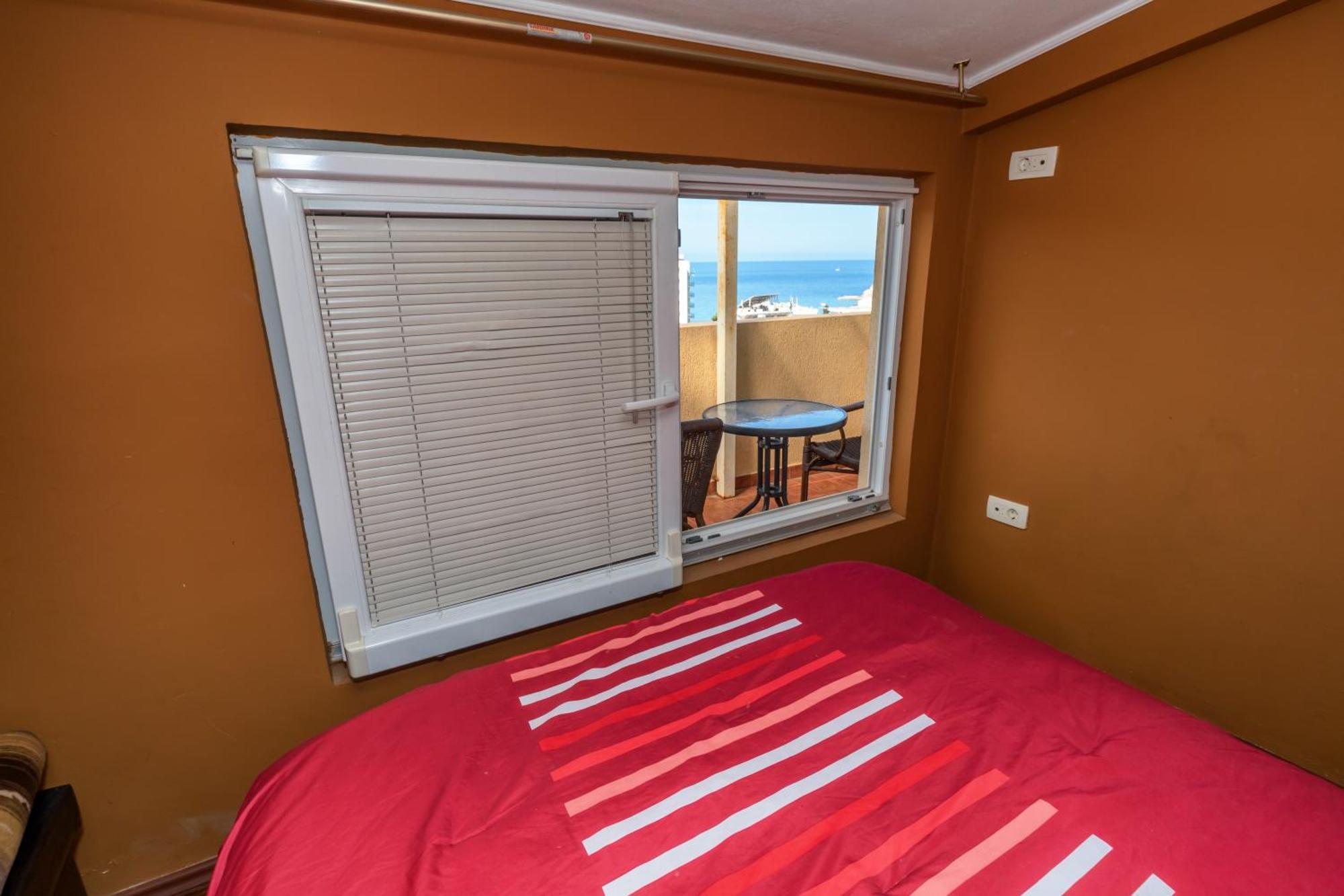 Apartments Pod Lozom With Seaview Petrovac Bilik gambar