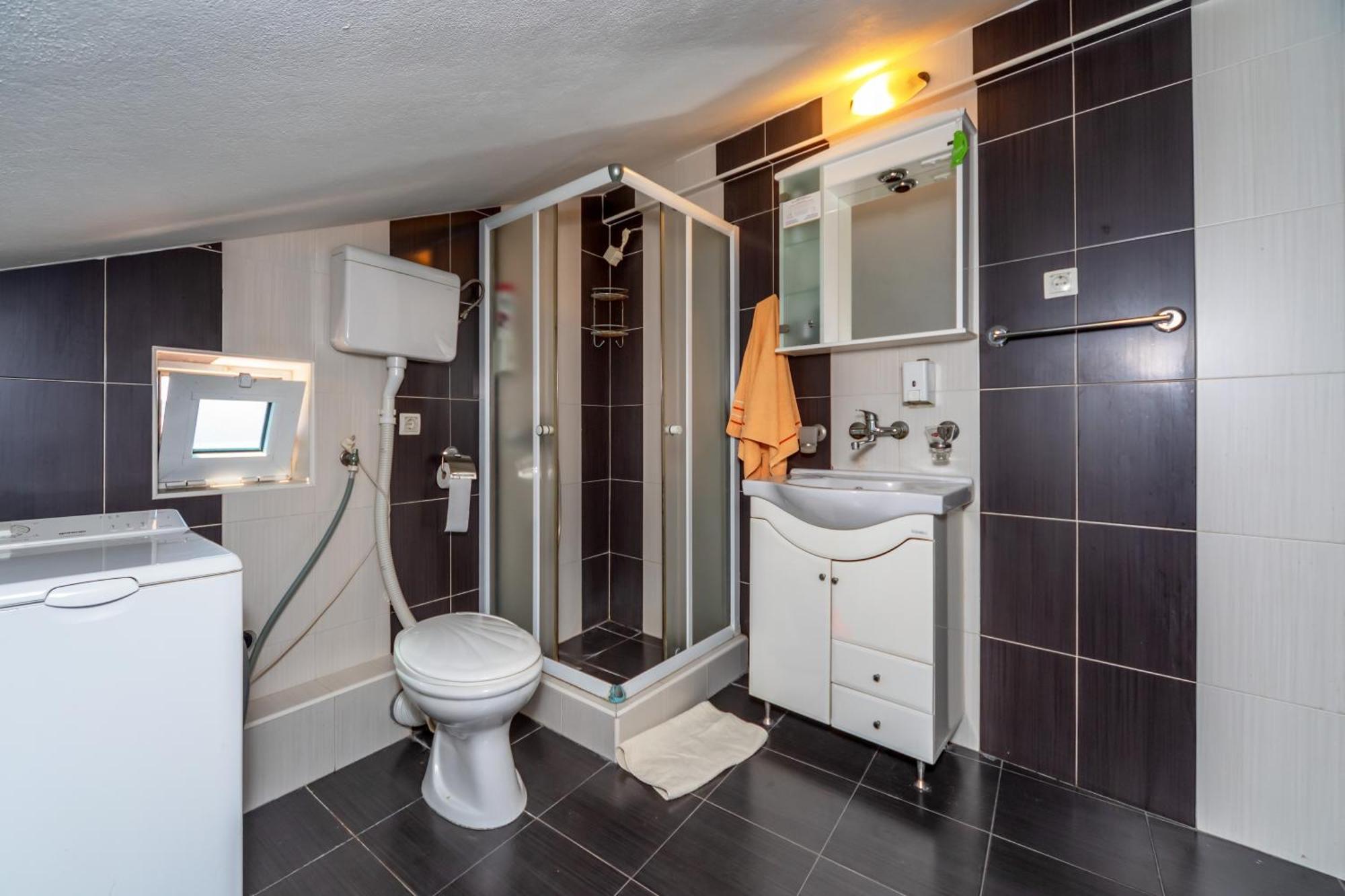 Apartments Pod Lozom With Seaview Petrovac Bilik gambar