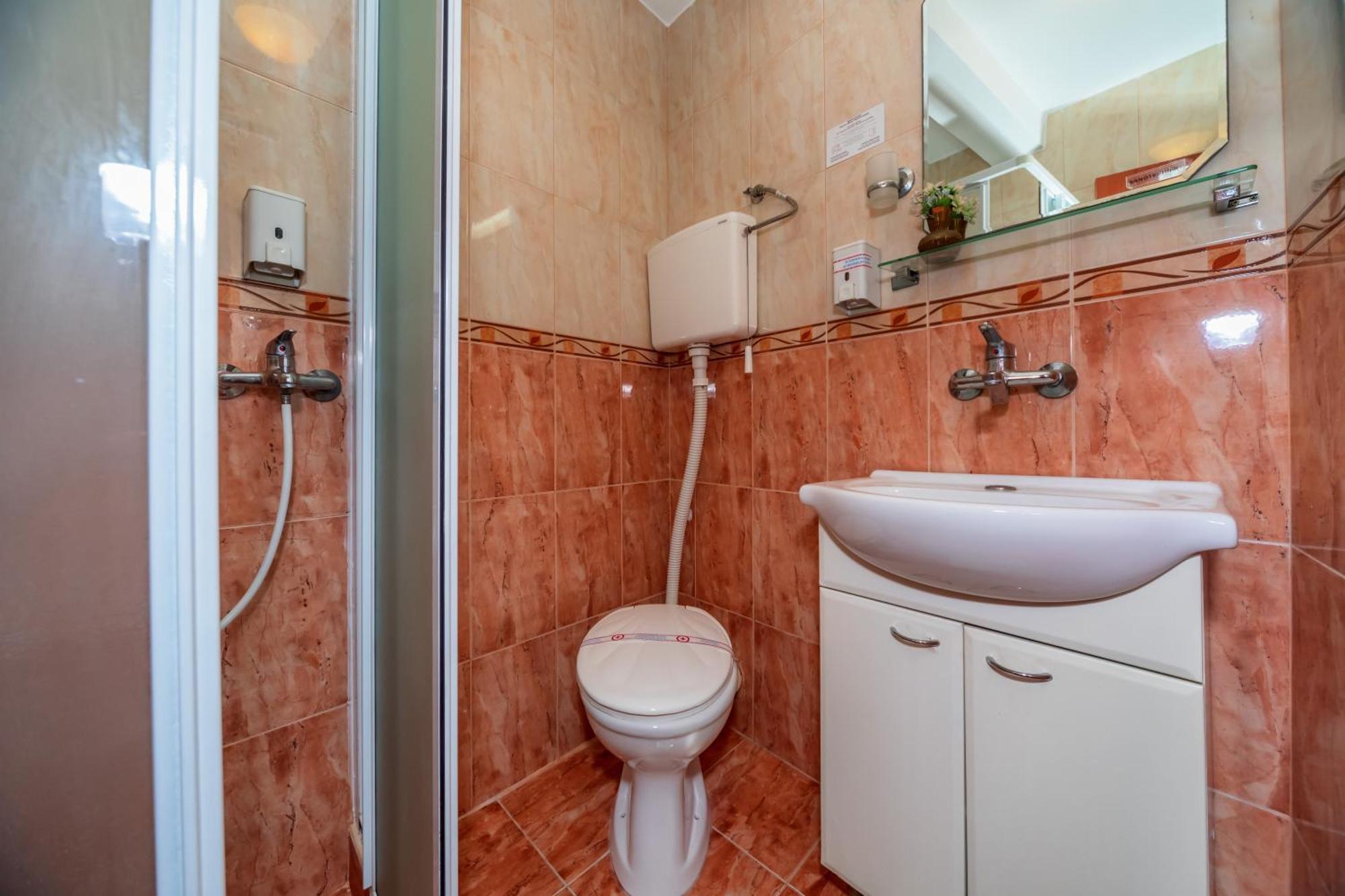 Apartments Pod Lozom With Seaview Petrovac Bilik gambar